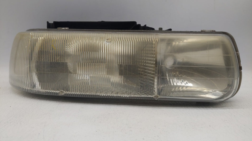 2000-2006 Chevrolet Tahoe Passenger Right Oem Head Light Headlight Lamp - Oemusedautoparts1.com