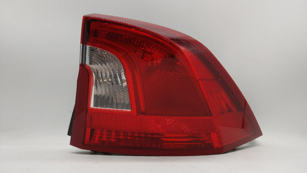 2005 Chevrolet Equinox Tail Light Assembly Passenger Right OEM P/N:30796268 GM384-B000R Fits 2006 2007 2008 2009 OEM Used Auto Parts - Oemusedautoparts1.com