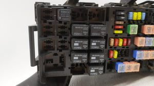 2008-2009 Ford Taurus X Fusebox Fuse Box Panel Relay Module P/N:54-8799-30 8G1T-14A003-AC Fits 2008 2009 OEM Used Auto Parts