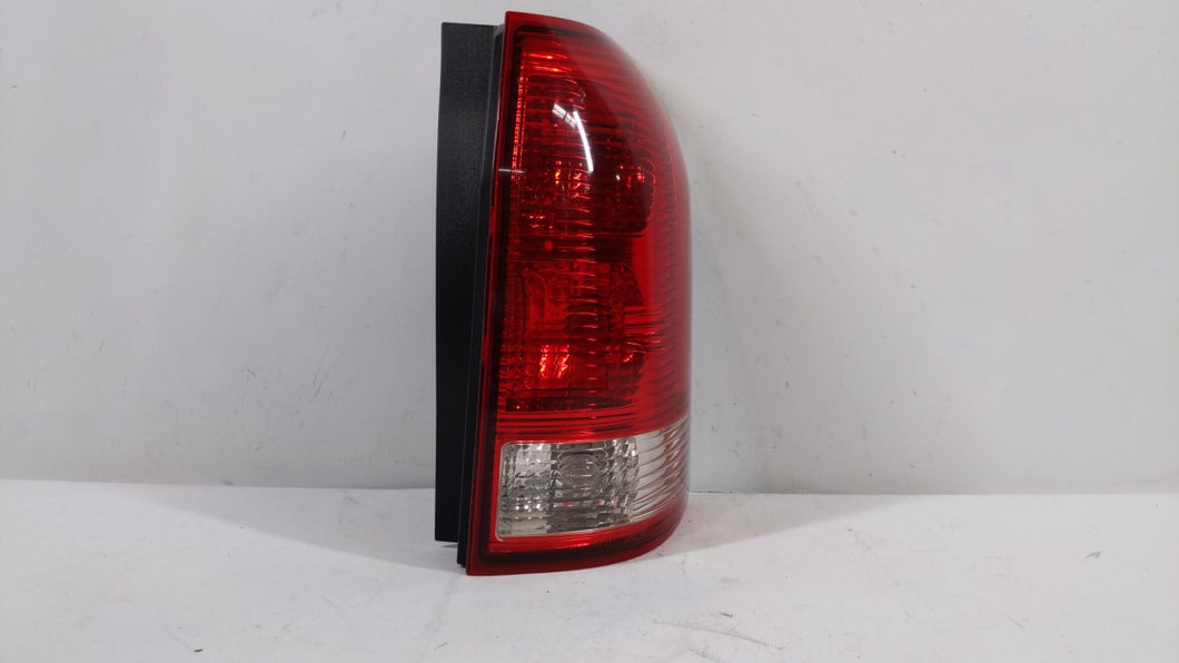 2002-2003 Saturn Vue Tail Light Assembly Passenger Right OEM P/N:22692371 22711438 Fits 2002 2003 OEM Used Auto Parts - Oemusedautoparts1.com