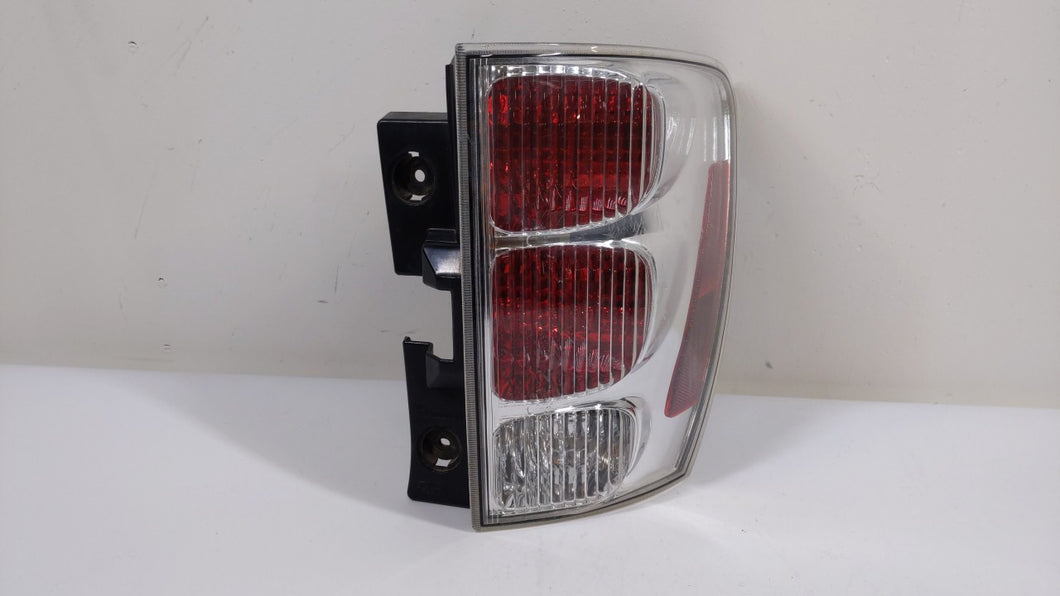 2007 Chevrolet Equinox Tail Light Assembly Passenger Right OEM P/N:548077 30796268 Fits 2005 2006 2008 2009 OEM Used Auto Parts - Oemusedautoparts1.com