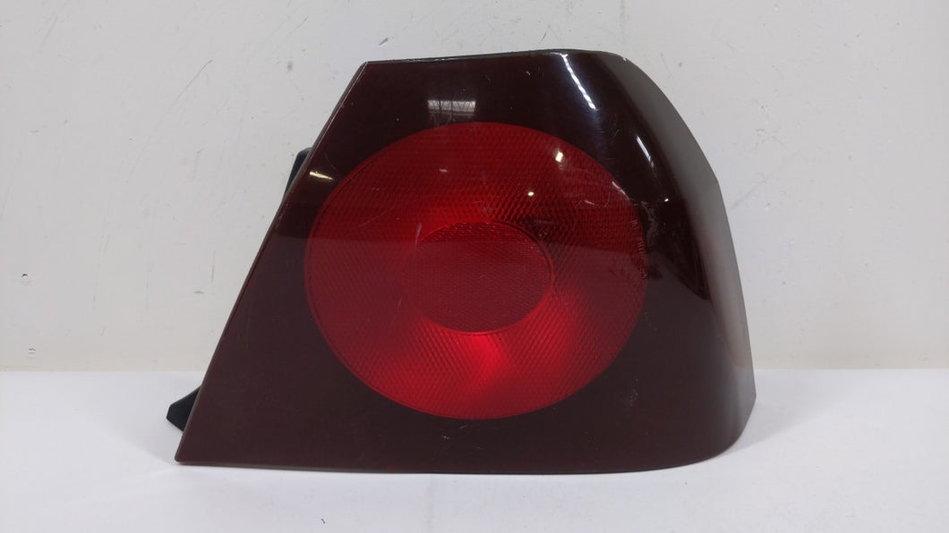 2000-2004 Chevrolet Impala Tail Light Assembly Passenger Right OEM P/N:16525261 16525262 Fits 2000 2001 2002 2003 2004 OEM Used Auto Parts - Oemusedautoparts1.com