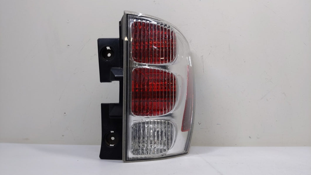 2005 Chevrolet Equinox Tail Light Assembly Passenger Right OEM P/N:548077 30796268 Fits 2006 2007 2008 2009 OEM Used Auto Parts - Oemusedautoparts1.com