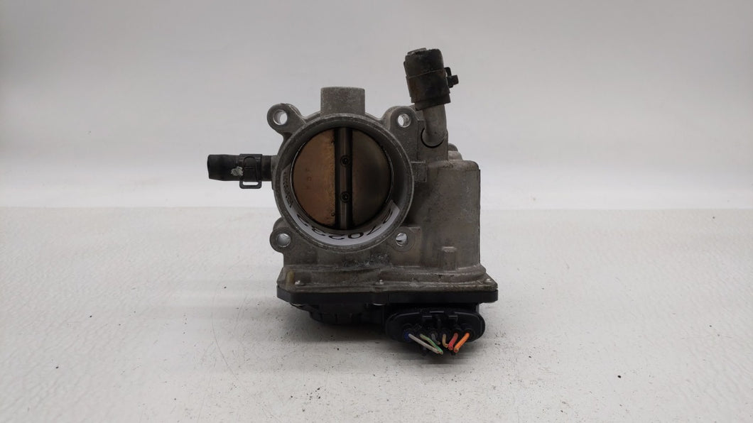 2013-2014 Hyundai Veloster Throttle Body P/N:35100-2B320 Fits 2013 2014 2015 2016 OEM Used Auto Parts - Oemusedautoparts1.com