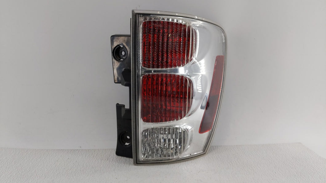 2008 Chevrolet Equinox Tail Light Assembly Passenger Right OEM P/N:548077 30796268 Fits 2005 2006 2007 2009 OEM Used Auto Parts - Oemusedautoparts1.com