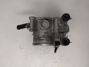 2012-2019 Kia Soul Throttle Body P/N:35100-2B310 5302-1S02 Fits 2012 2013 2014 2015 2016 2017 2018 2019 OEM Used Auto Parts - Oemusedautoparts1.com