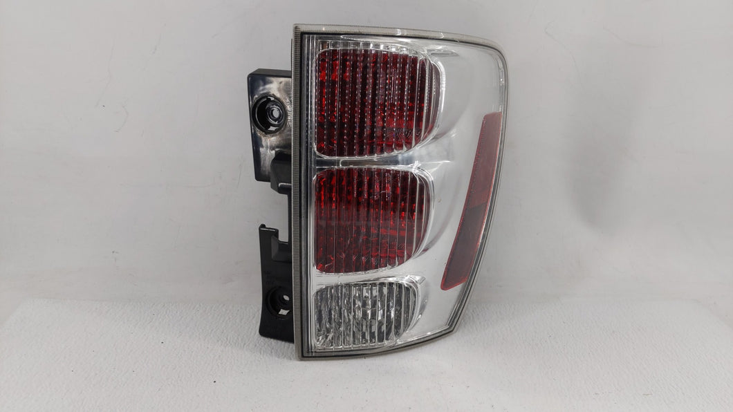 2006 Chevrolet Equinox Tail Light Assembly Passenger Right OEM P/N:548077 30796268 Fits 2005 2007 2008 2009 OEM Used Auto Parts - Oemusedautoparts1.com