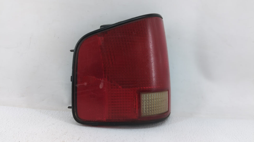 1994-2003 Chevrolet S10 Tail Light Assembly Driver Left OEM P/N:16516093 Fits 1994 1995 1996 1997 1998 1999 2000 2001 2002 2003 OEM Used Auto Parts - Oemusedautoparts1.com