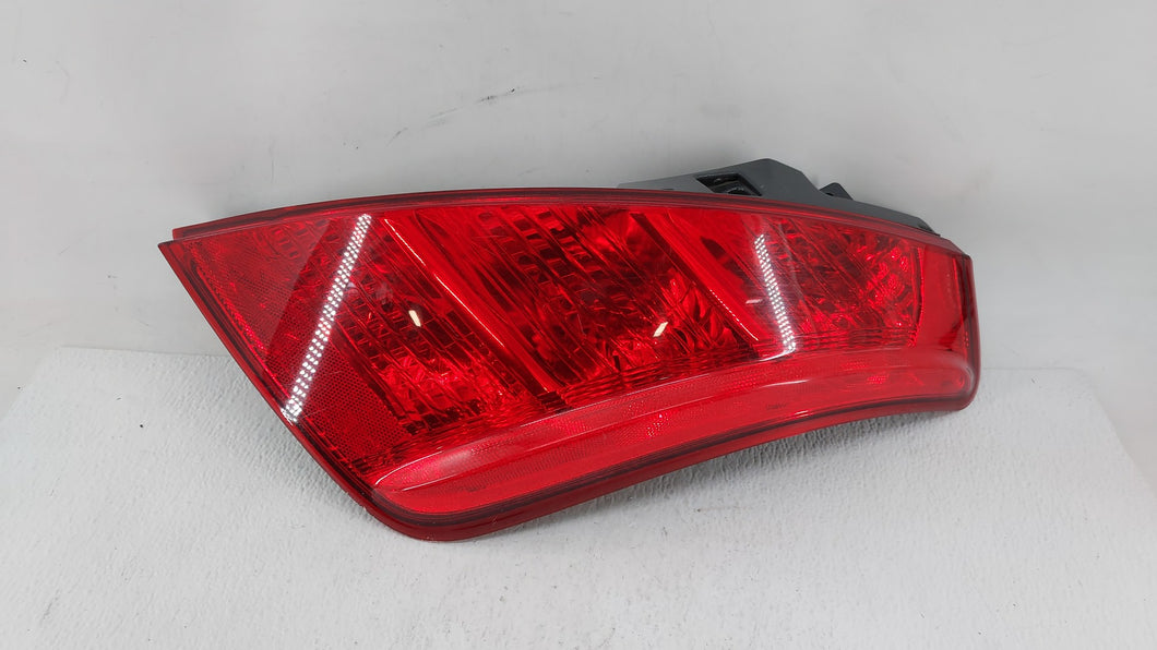 2003-2005 Nissan Murano Tail Light Assembly Passenger Right OEM P/N:220-63698 Fits 2003 2004 2005 OEM Used Auto Parts