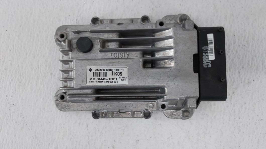 2013-2014 Hyundai Genesis Chassis Control Module Ccm Bcm Body Control - Oemusedautoparts1.com