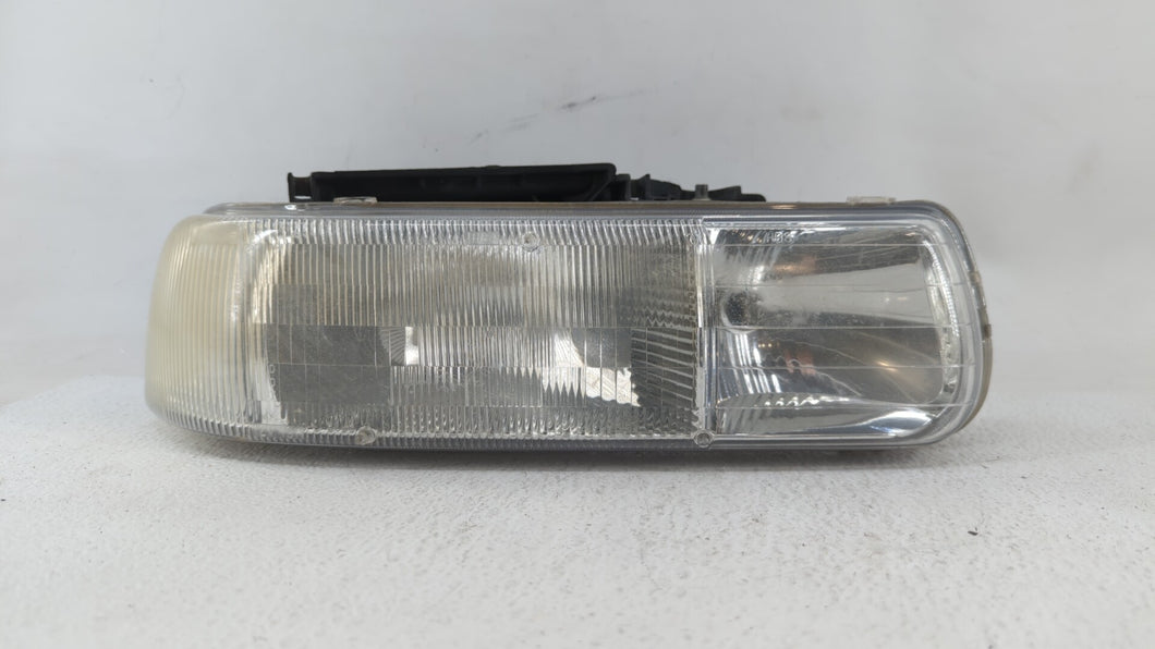 2000-2006 Chevrolet Tahoe Passenger Right Oem Head Light Headlight Lamp - Oemusedautoparts1.com