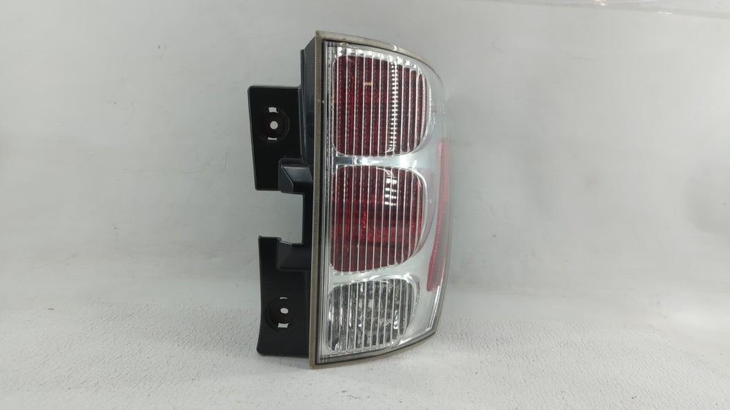 2005 Chevrolet Equinox Tail Light Assembly Passenger Right OEM P/N:548077 30796268 Fits 2006 2007 2008 2009 OEM Used Auto Parts - Oemusedautoparts1.com