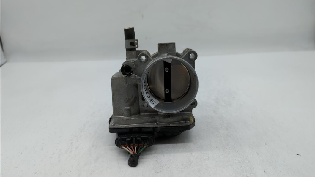 2017-2019 Ford Escape Throttle Body P/N:DS7G-9F991-BB DS7G-9E991-BB Fits 2014 2015 2016 2017 2018 2019 OEM Used Auto Parts - Oemusedautoparts1.com