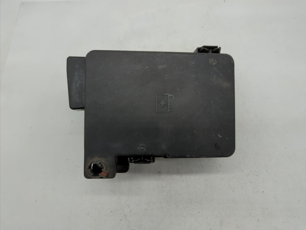 2013-2015 Chevrolet Equinox Fusebox Fuse Box Panel Relay Module P/N:22929762 22920763 Fits 2013 2014 2015 OEM Used Auto Parts