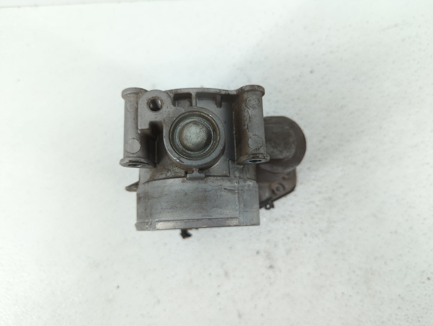 2011-2017 Ford Mustang Throttle Body P/N:AT4E-9F991-EJ AT4E-EH Fits 2011 2012 2013 2014 2015 2016 2017 2018 2019 OEM Used Auto Parts - Oemusedautoparts1.com