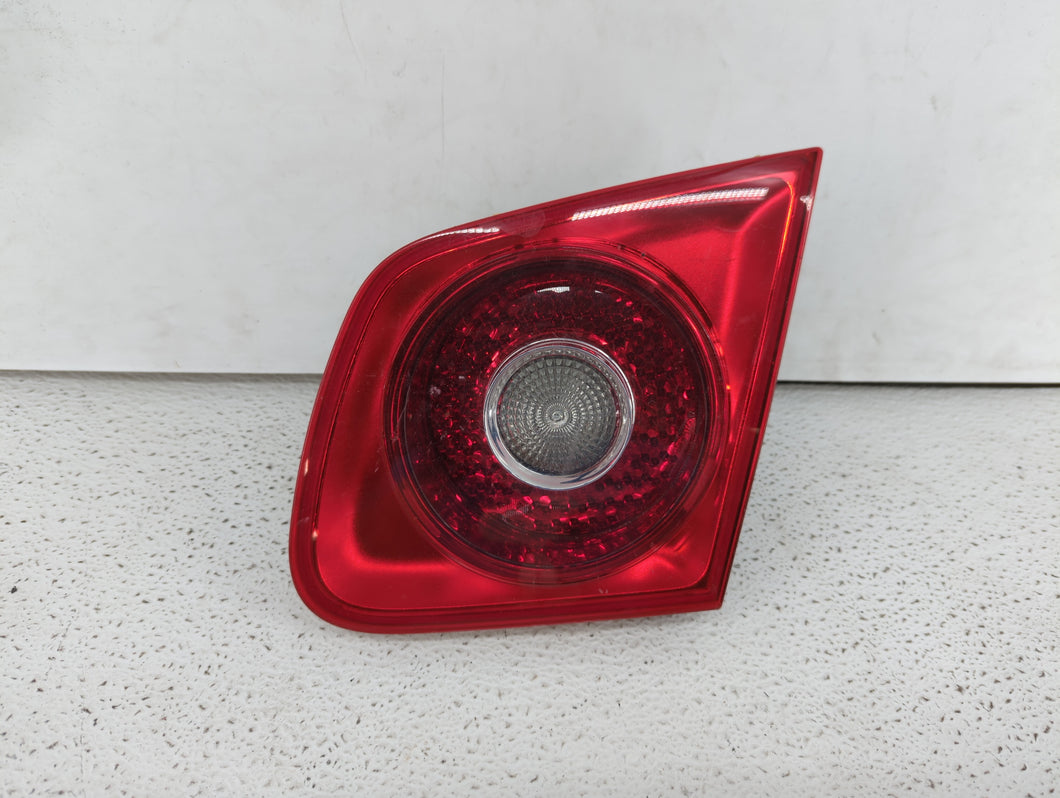 2004-2007 Volkswagen Jetta Tail Light Assembly Passenger Right OEM P/N:1K5 945 094 1JM 945 096 Fits 2004 2005 2007 OEM Used Auto Parts