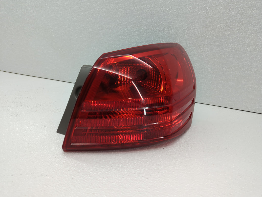 2008-2015 Nissan Rogue Tail Light Assembly Passenger Right OEM P/N:C83 Fits 2008 2009 2010 2011 2012 2013 2014 2015 OEM Used Auto Parts