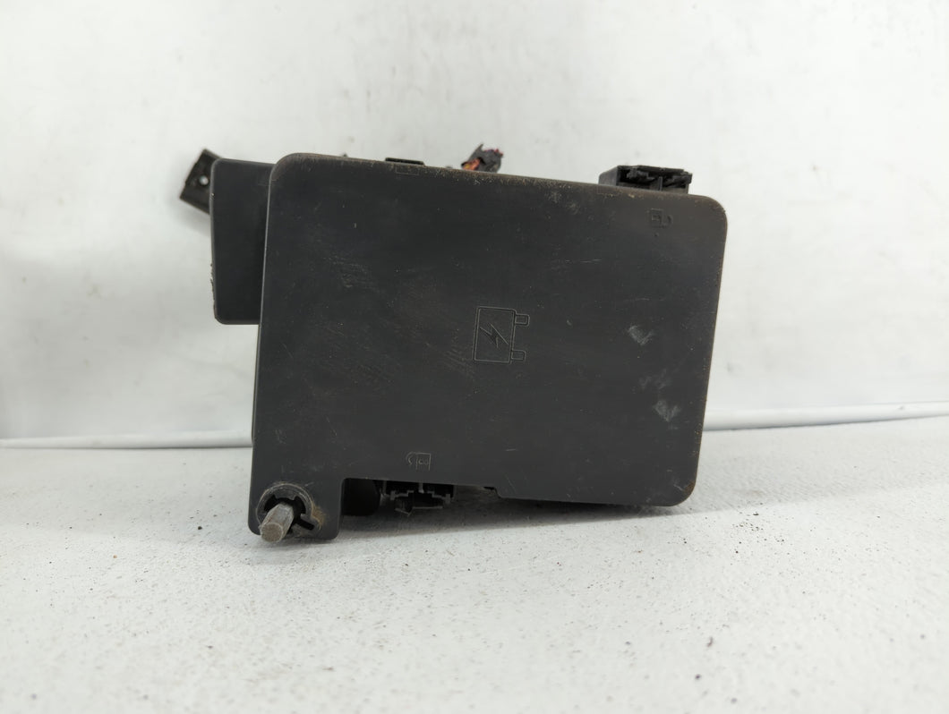 2013-2016 Chevrolet Equinox Fusebox Fuse Box Panel Relay Module P/N:22929762 22929763 Fits 2013 2014 2015 2016 OEM Used Auto Parts