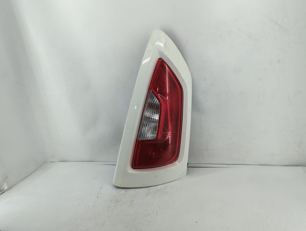 2006-2010 Jeep Commander Tail Light Assembly Driver Left OEM P/N:55396458AD 55396459AE Fits 2006 2007 2008 2009 2010 OEM Used Auto Parts