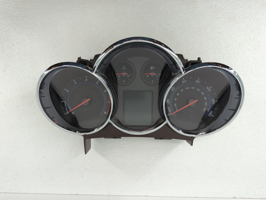 2013-2014 Chevrolet Cruze Instrument Cluster Speedometer Gauges P/N:95129376 Fits 2013 2014 OEM Used Auto Parts