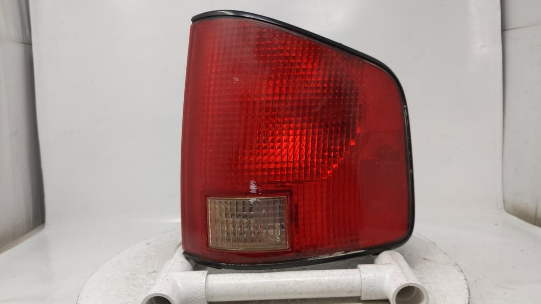 1995-2003 Chevrolet S10 Tail Light Assembly Passenger Right OEM Fits 1995 1996 1997 1998 1999 2000 2001 2002 2003 OEM Used Auto Parts - Oemusedautoparts1.com