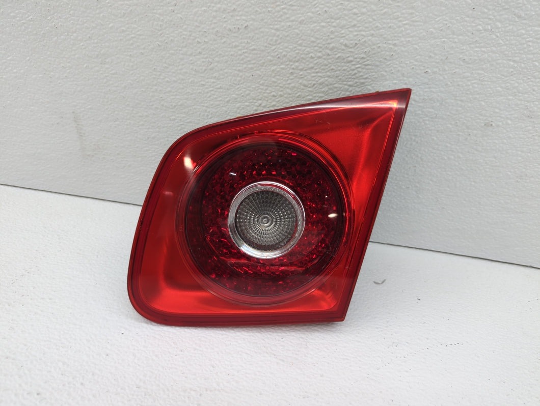 2005-2007 Volkswagen Jetta Tail Light Assembly Passenger Right OEM P/N:1K5 945 096J Fits 2005 2006 2007 OEM Used Auto Parts