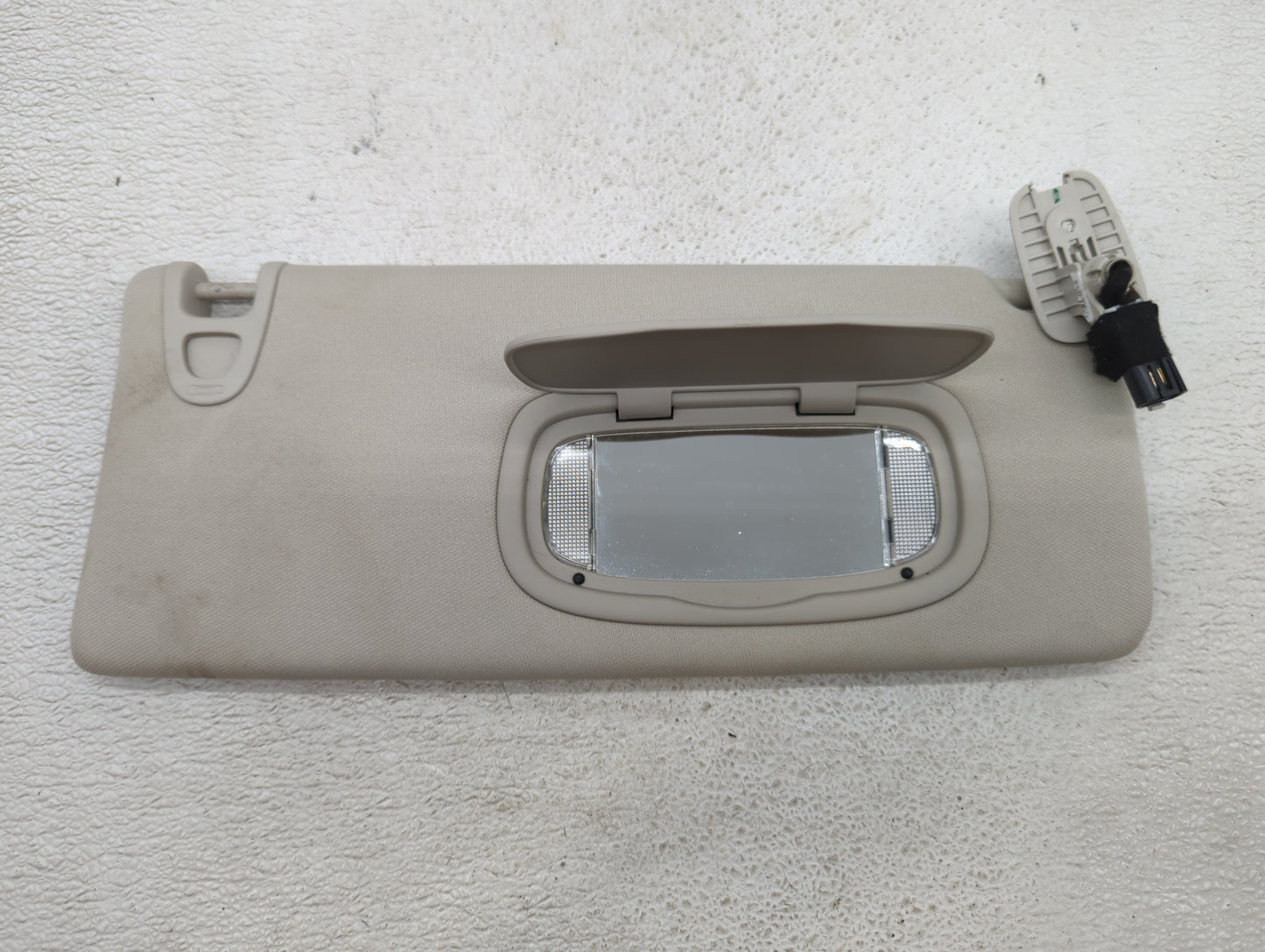 2014-2018 Jeep Cherokee Sun Visor Replacement Passenger Right Mirror Fits 2014 2015 2016 2017 2018 OEM Used Auto Parts - Oemusedautoparts1.com
