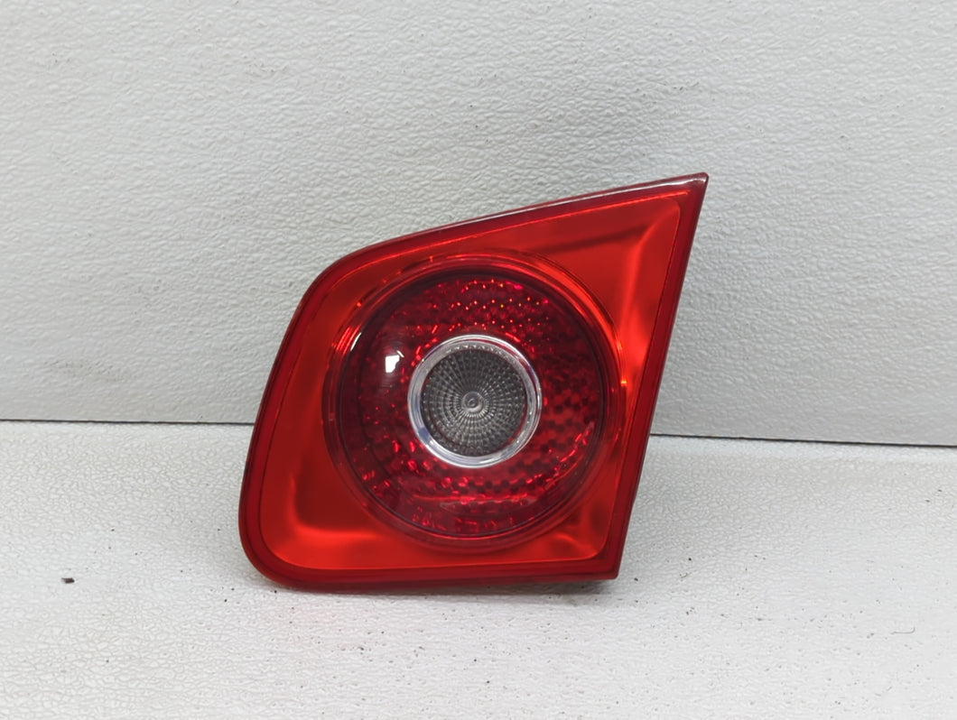 2005-2007 Volkswagen Jetta Tail Light Assembly Passenger Right OEM P/N:1K5 945 096J Fits 2005 2006 2007 OEM Used Auto Parts