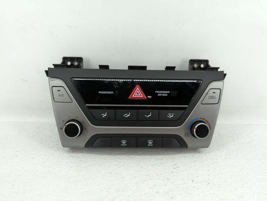 2017-2018 Hyundai Elantra Climate Control Module Temperature AC/Heater Replacement P/N:97250-F2231RET 97250-F2XXX Fits 2017 2018 OEM Used Auto Parts