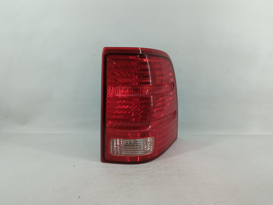 2002-2005 Ford Explorer Tail Light Assembly Passenger Right OEM P/N:5480780 1L2X-13B504-B Fits 2002 2003 2004 2005 OEM Used Auto Parts