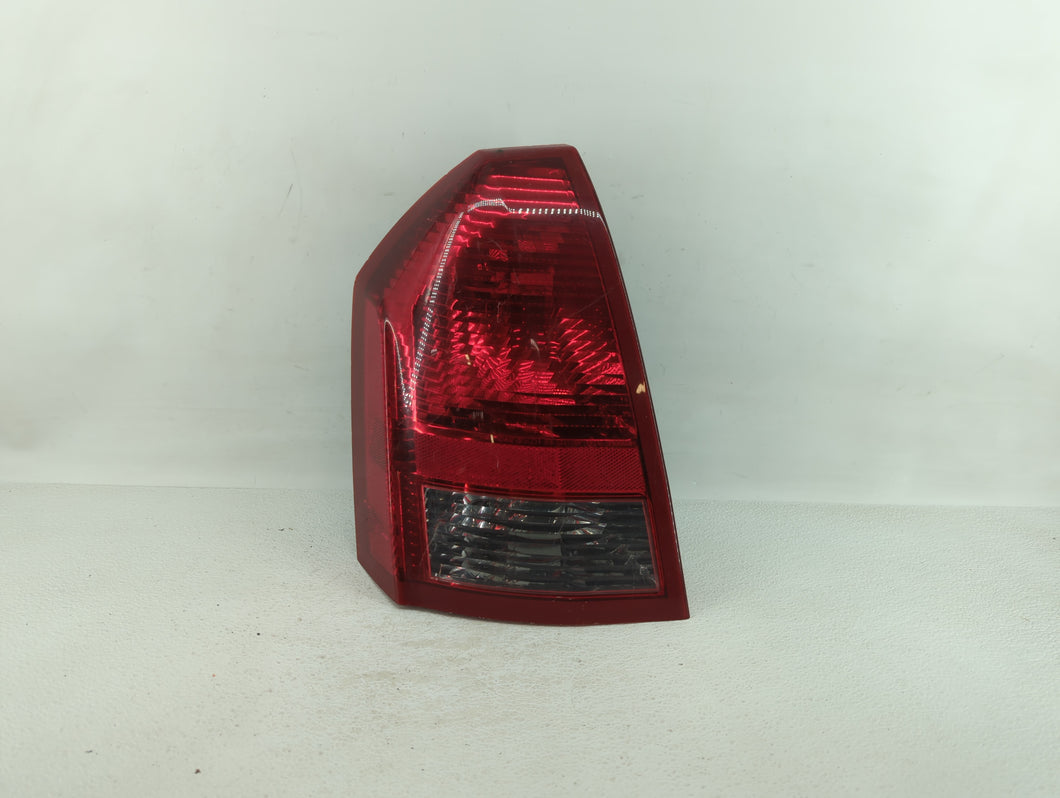 2005-2007 Chrysler 300 Tail Light Assembly Driver Left OEM P/N:04805853AB 58622-E Fits 2005 2006 2007 OEM Used Auto Parts