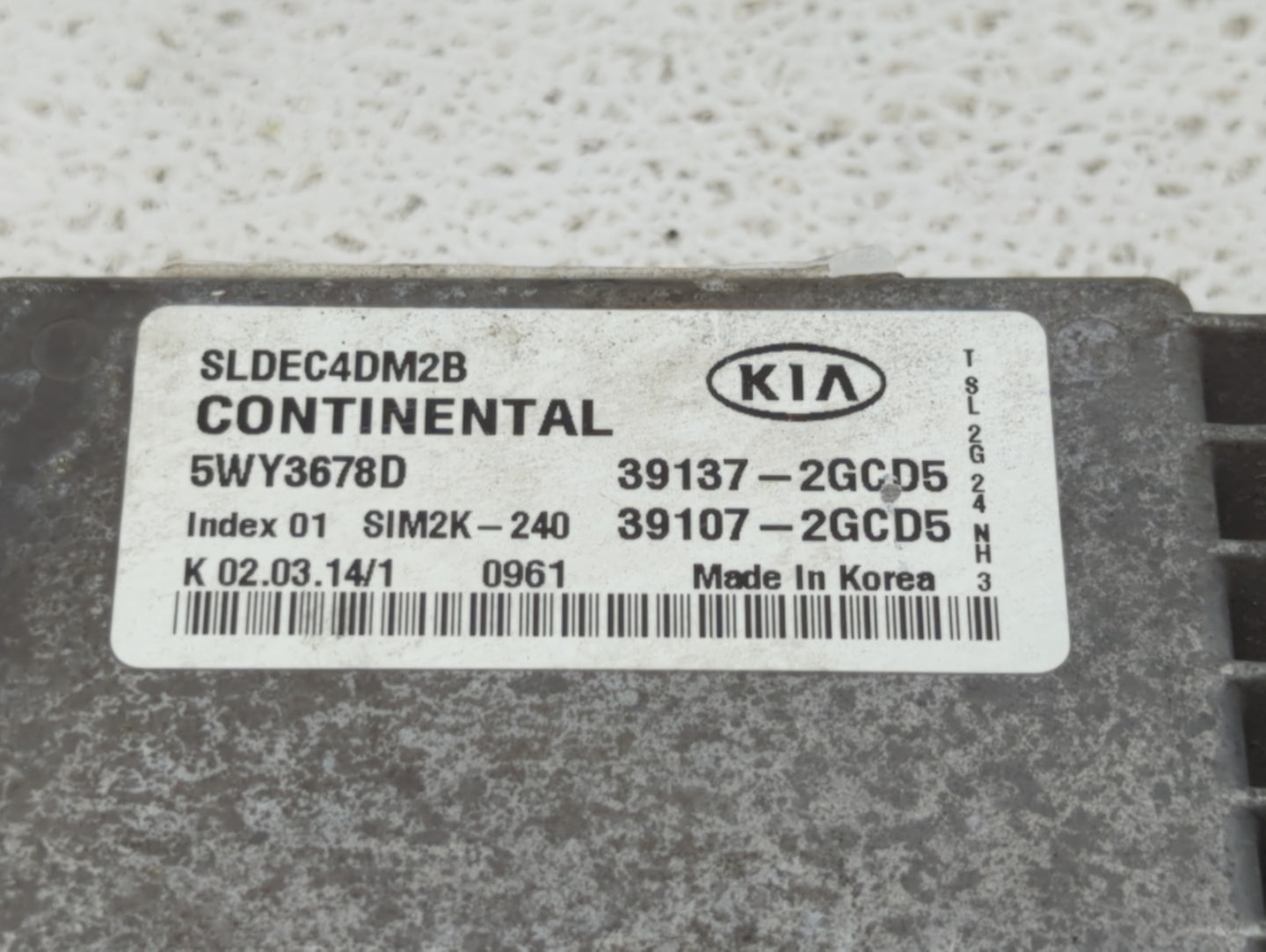 2014-2016 Kia Sportage PCM Engine Computer ECU ECM PCU OEM P/N:39107-2GCD5 39137-2GCD5 Fits 2014 2015 2016 OEM Used Auto Parts - Oemusedautoparts1.com