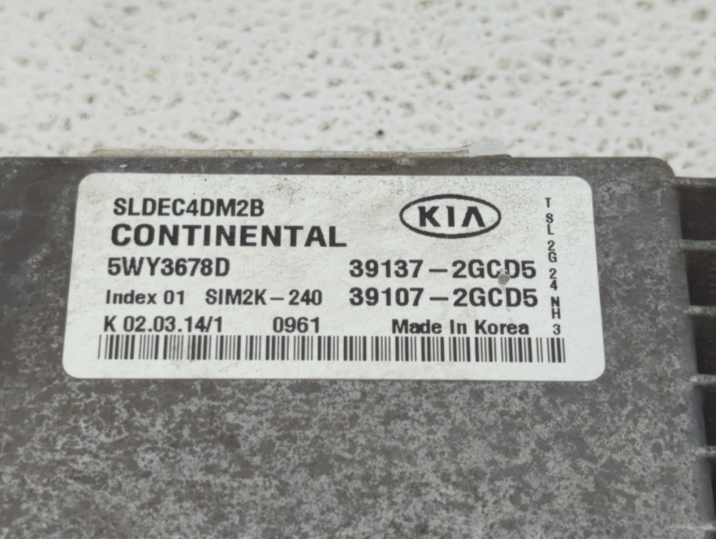 2014-2016 Kia Sportage PCM Engine Computer ECU ECM PCU OEM P/N:39107-2GCD5 39137-2GCD5 Fits 2014 2015 2016 OEM Used Auto Parts - Oemusedautoparts1.com
