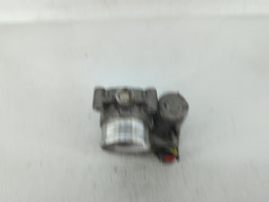 2013-2016 Ford Escape Throttle Body P/N:DS7E-9F991-BB CM5E-9F991-AD Fits 2012 2013 2014 2015 2016 2017 OEM Used Auto Parts