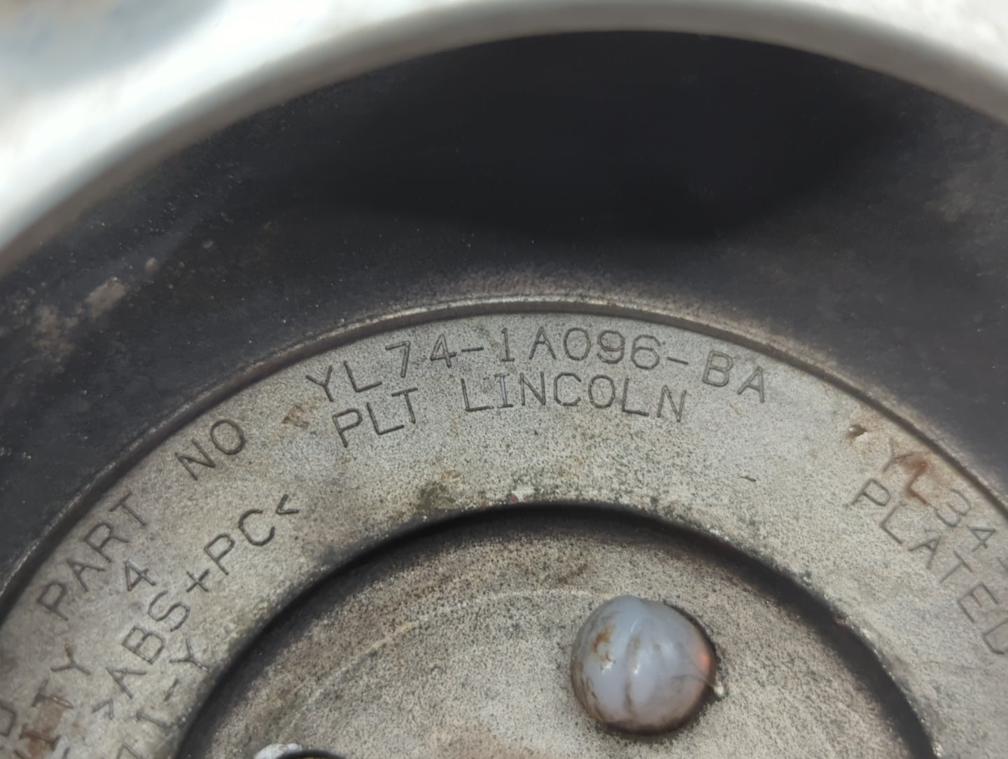 1998 Lincoln Navigator Rim Wheel Center Cap - Oemusedautoparts1.com