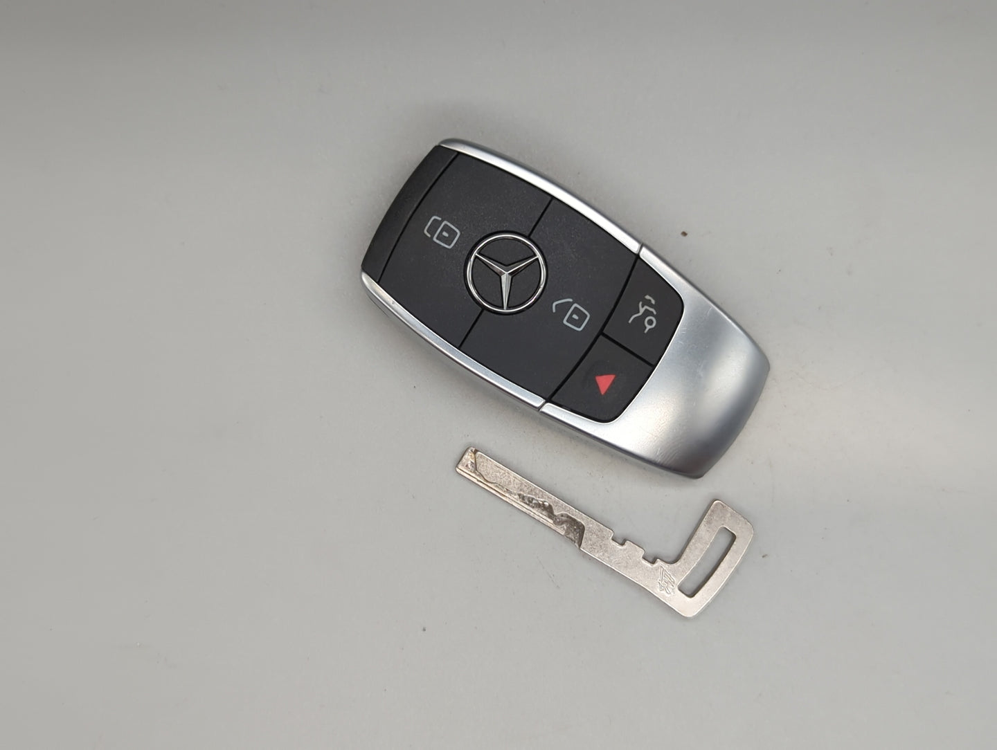 Mercedes-Benz Keyless Entry Remote Fob IYZ-MS2 A 205 905 39 09 | A2059053909 - Oemusedautoparts1.com