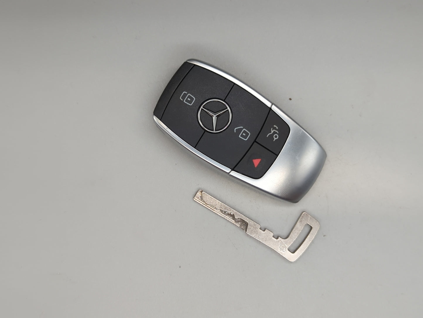Mercedes-Benz Keyless Entry Remote Fob IYZ-MS2 A 205 905 39 09 | A2059053909 - Oemusedautoparts1.com