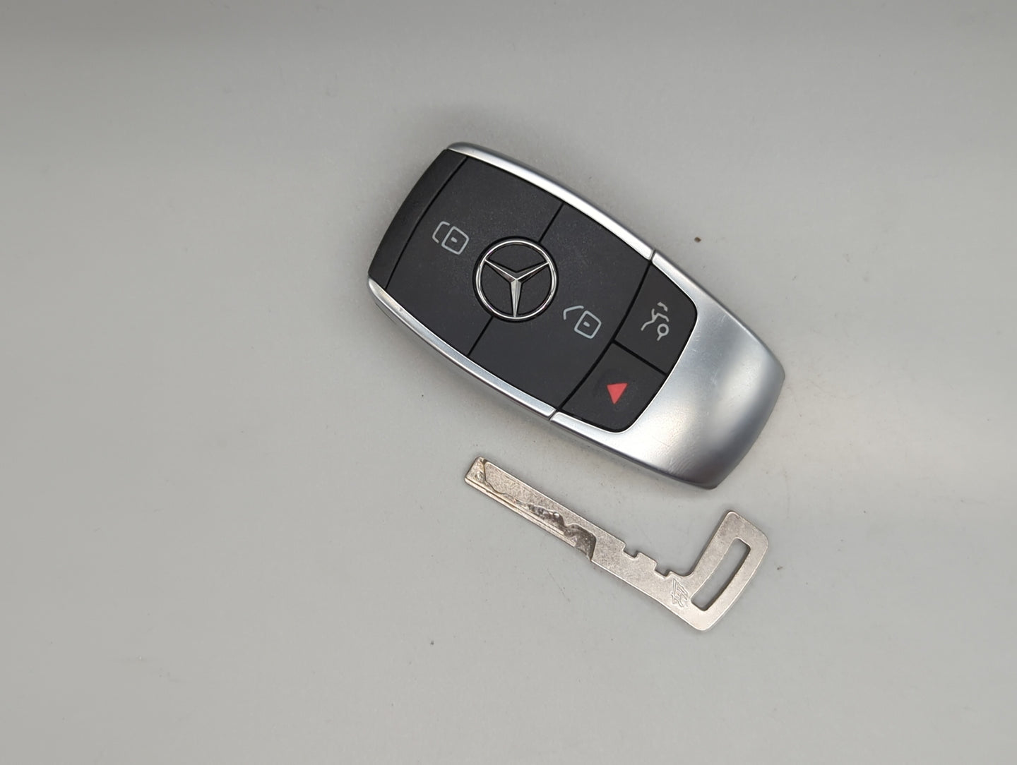 Mercedes-Benz Keyless Entry Remote Fob IYZ-MS2 A 205 905 39 09 | A2059053909 - Oemusedautoparts1.com