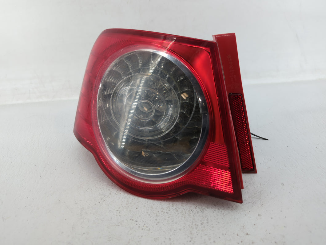 2006-2008 Volkswagen Passat Tail Light Assembly Driver Left OEM P/N:ZSB 3C5.945.095 D ZSB.3C5.945.095J Fits 2006 2007 2008 OEM Used Auto Parts