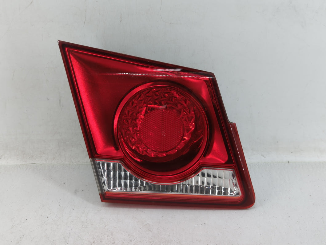 2011-2016 Chevrolet Cruze Tail Light Assembly Driver Left OEM P/N:3057KLCP Fits 2011 2012 2013 2014 2015 2016 OEM Used Auto Parts