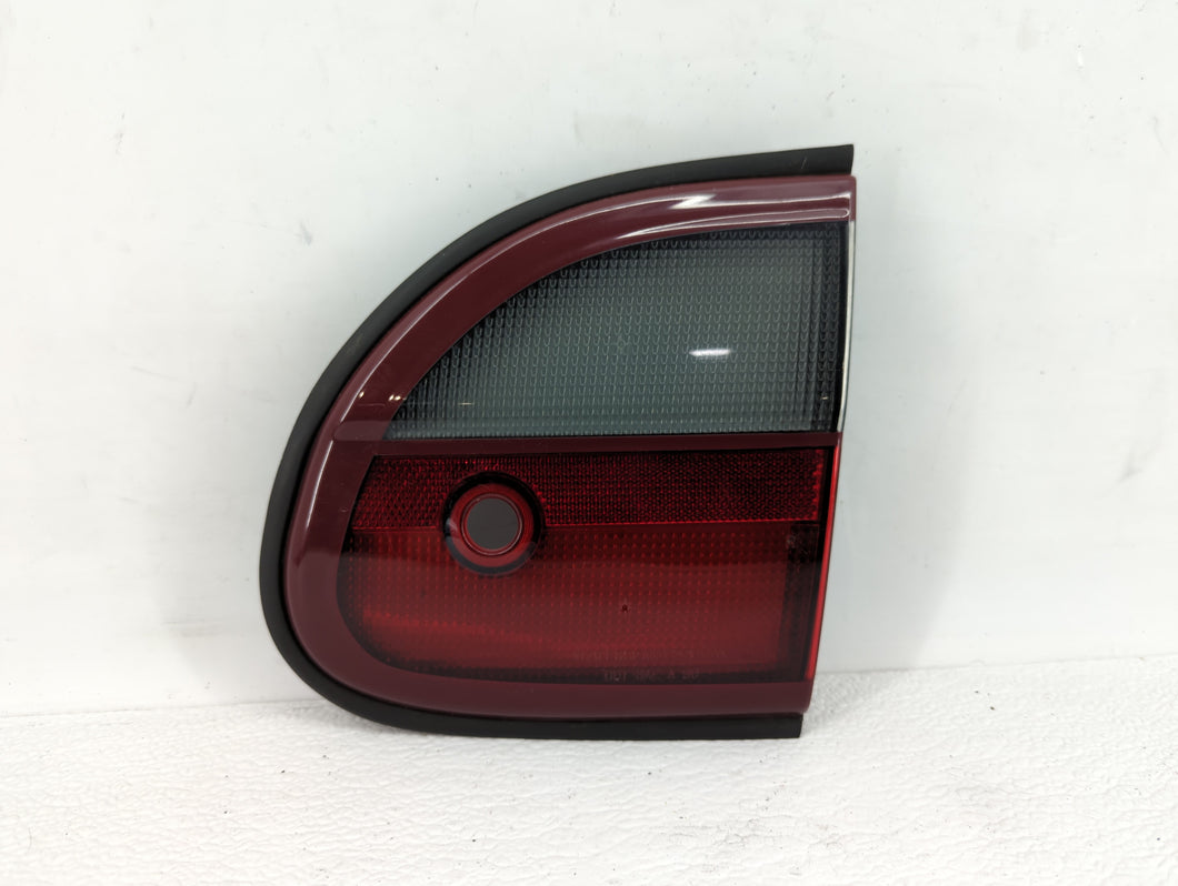 2005 Chevrolet Malibu Tail Light Assembly Passenger Right OEM P/N:22605914 22605915 Fits OEM Used Auto Parts