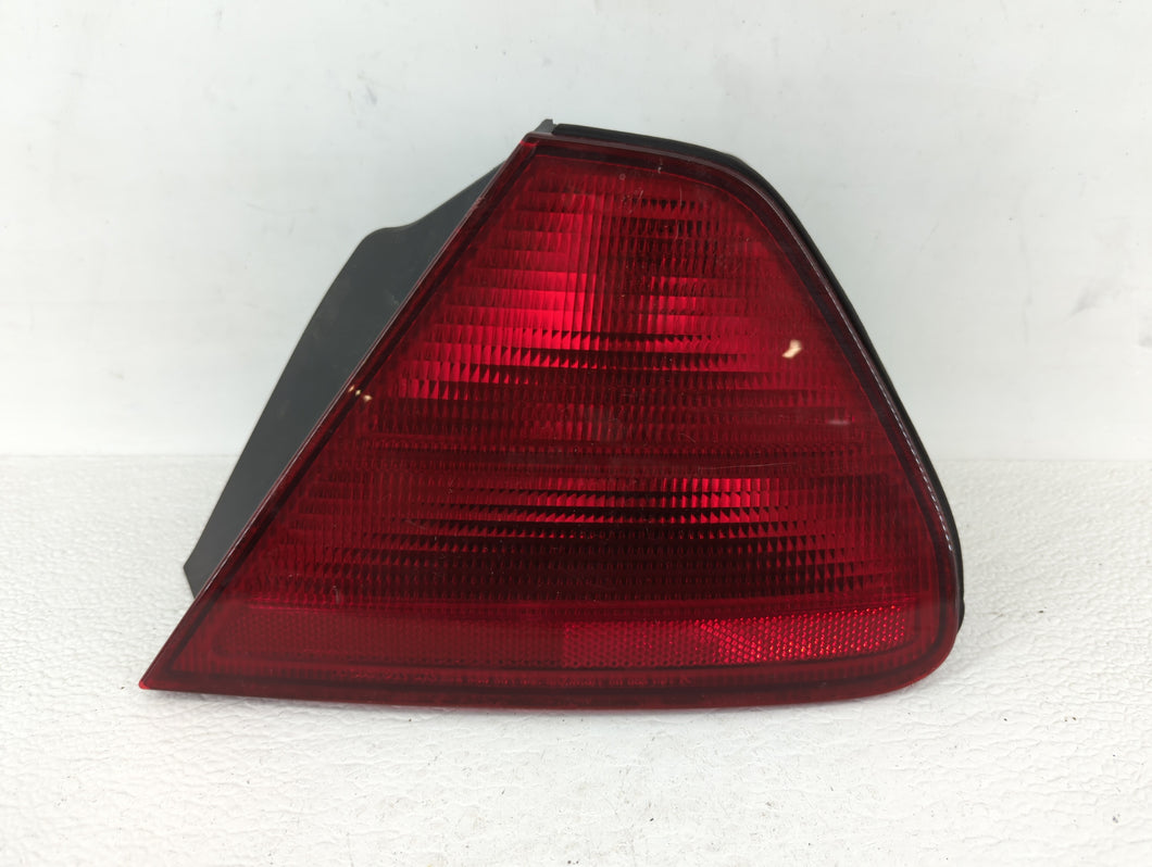 1998-2000 Honda Accord Tail Light Assembly Passenger Right OEM P/N:2VA 938 864 Fits 1998 1999 2000 OEM Used Auto Parts