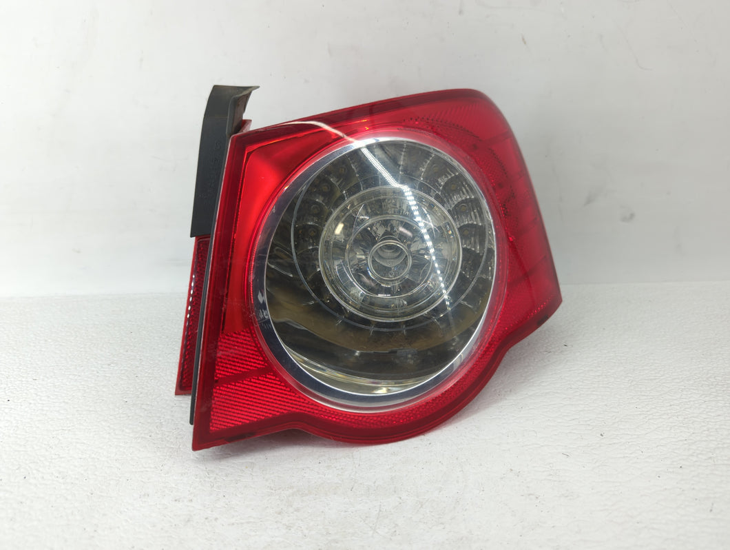 2006-2008 Volkswagen Passat Tail Light Assembly Passenger Right OEM P/N:ZSB 3C5.945.096 D ZSB 3C5.945.096J Fits 2006 2007 2008 OEM Used Auto Parts