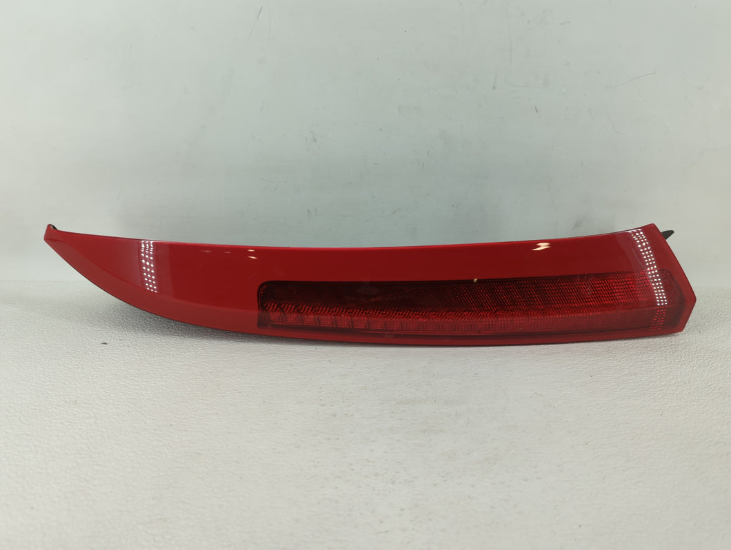 2003-2006 Volvo Xc90 Tail Light Assembly Passenger Right OEM P/N:157618 9483772 Fits 2003 2004 2005 2006 OEM Used Auto Parts