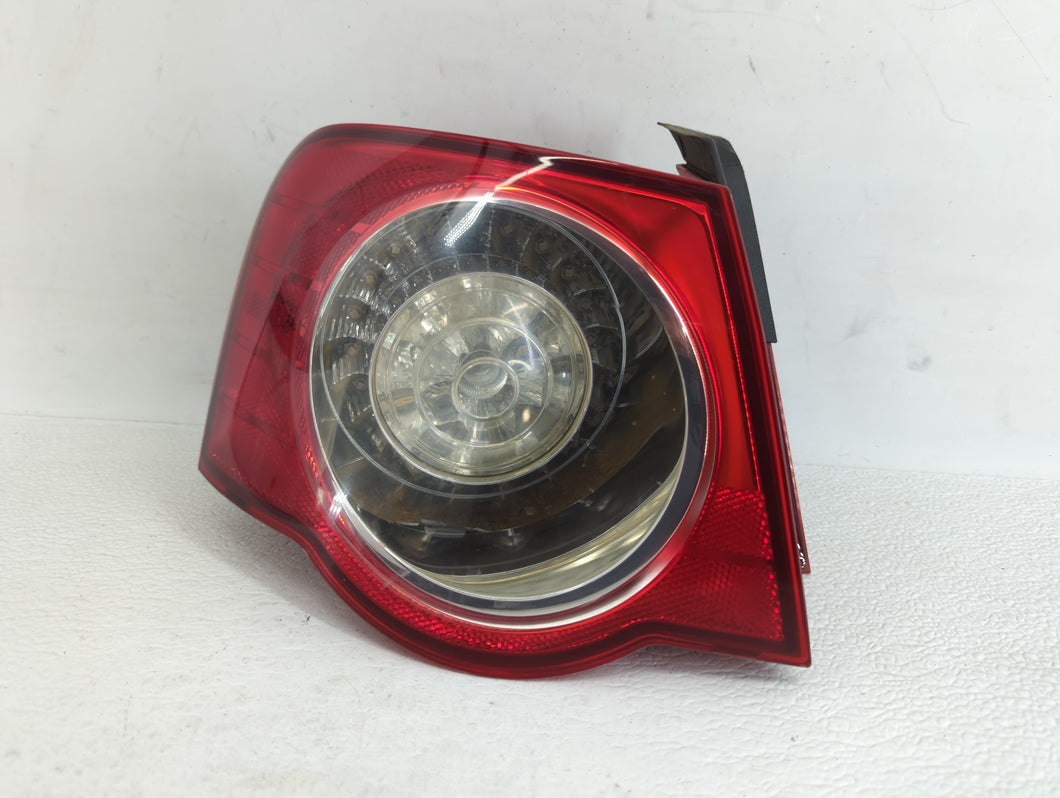 2008-2010 Volkswagen Passat Tail Light Assembly Driver Left OEM P/N:3C5 945 095D 3C5 945 095J Fits 2008 2009 2010 OEM Used Auto Parts