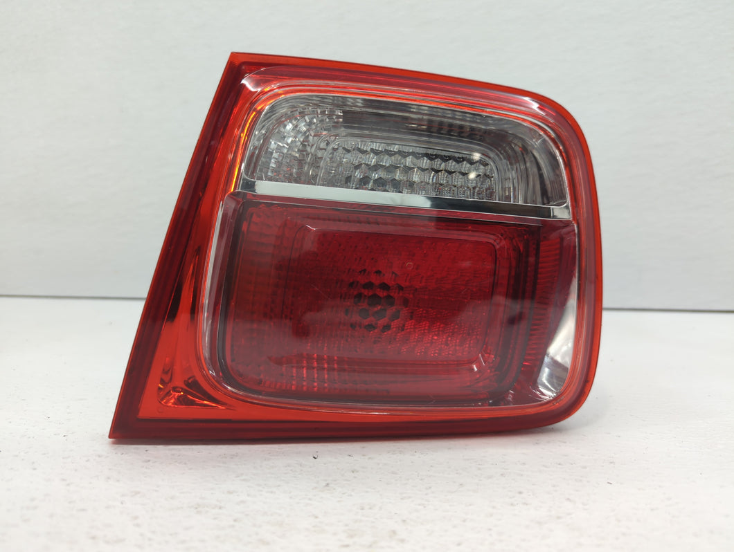 2013-2016 Chevrolet Malibu Tail Light Assembly Passenger Right OEM P/N:22907312 22871116 Fits 2013 2014 2015 2016 OEM Used Auto Parts