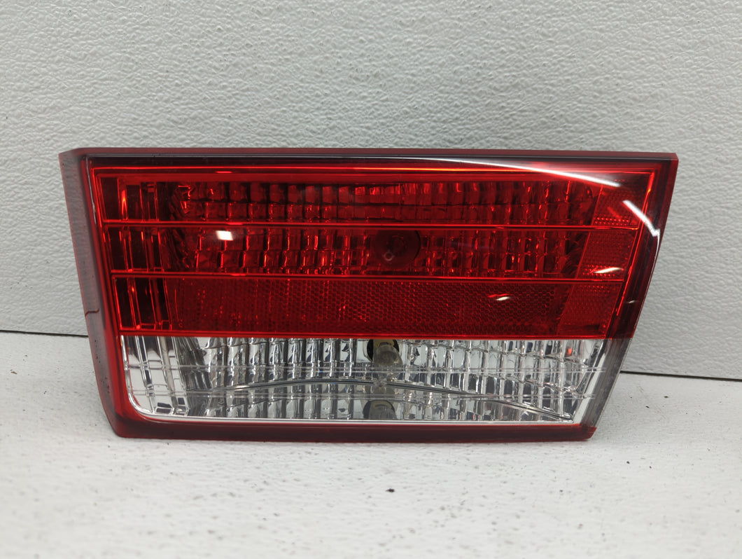 2006-2008 Hyundai Sonata Tail Light Assembly Passenger Right OEM P/N:92404-0A0 Fits 2006 2007 2008 OEM Used Auto Parts