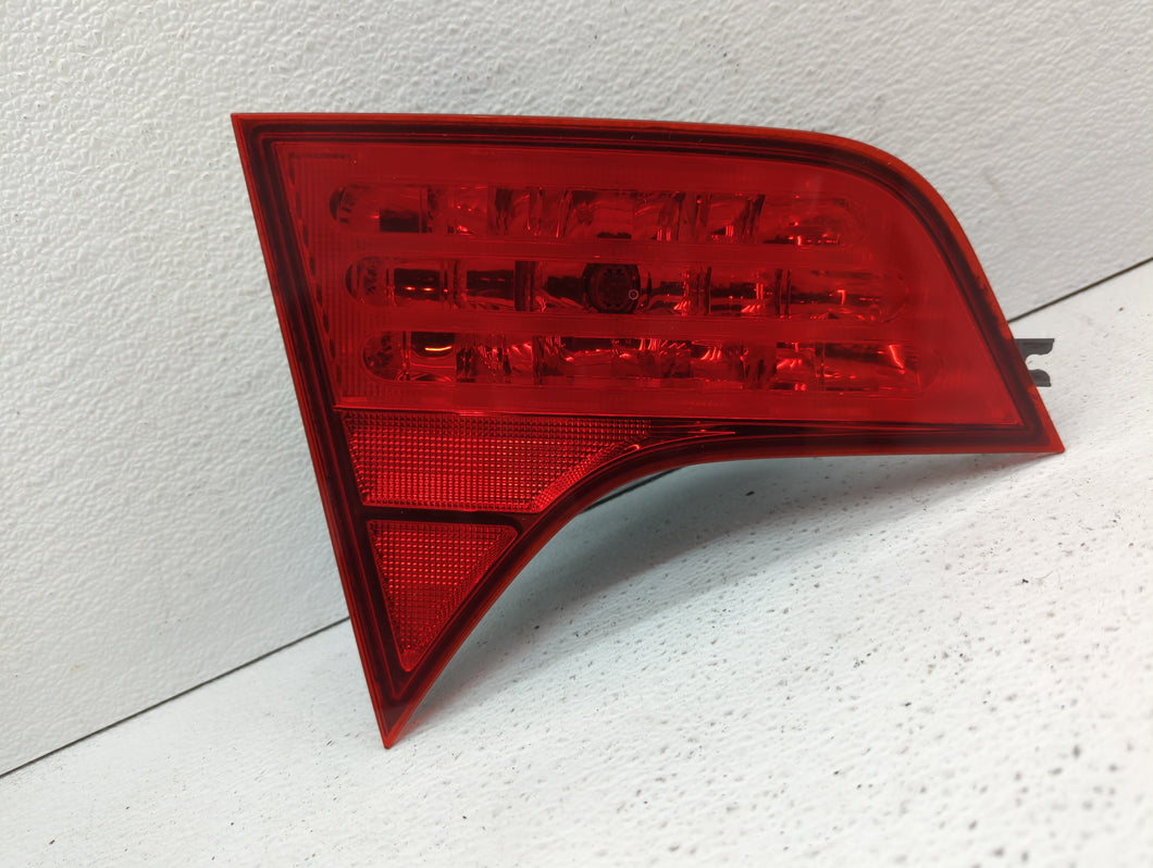 2010-2013 Chevrolet Camaro Tail Light Assembly Driver Left OEM P/N:92199773 PC50037 Fits 2010 2011 2012 2013 OEM Used Auto Parts