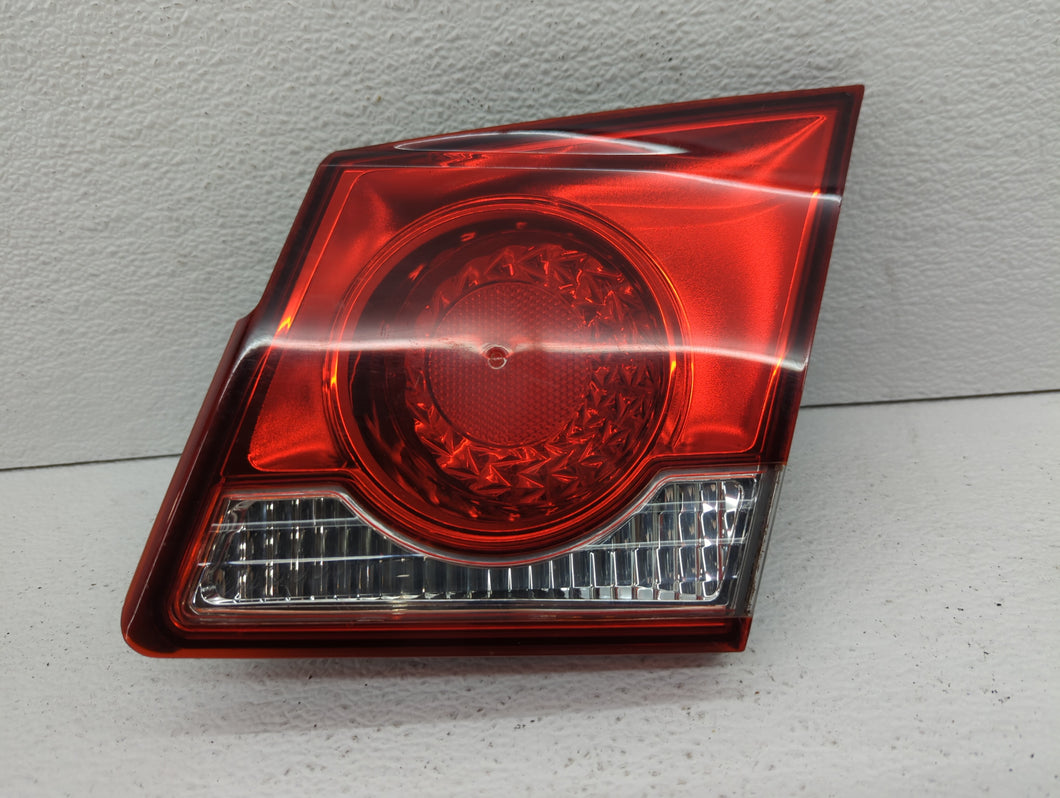 2011-2016 Chevrolet Cruze Tail Light Assembly Passenger Right OEM P/N:2T 11 1P GM Fits 2011 2012 2013 2014 2015 2016 OEM Used Auto Parts