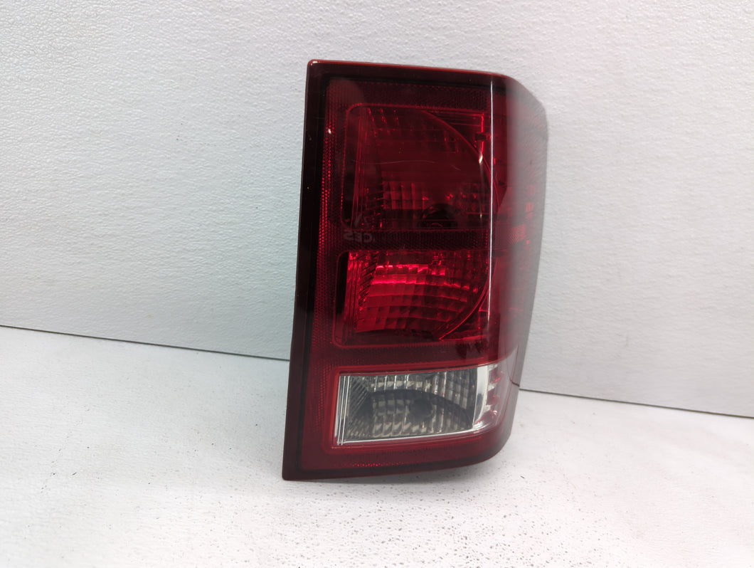 2007-2010 Jeep Grand Cherokee Tail Light Assembly Passenger Right OEM P/N:55079012AB 55079012AC Fits 2007 2008 2009 2010 OEM Used Auto Parts